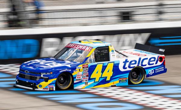 La camioneta #44 Telcel-Claro-Infinitum de Andr&eacute;s P&eacute;rez de Lara est&aacute; lista para Bristol