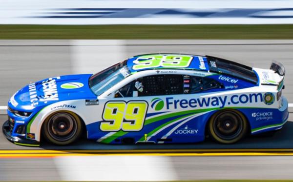 Daniel Su&aacute;rez ara&ntilde;a el top-10 en una emocionante carrera en el Talladega Superspeedway