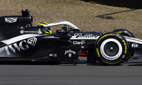 Reciben bandera a cuadros Sergio P&eacute;rez y Valtteri Bottas en el Gran Premio de China