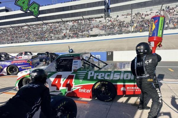 Andr&eacute;s P&eacute;rez de Lara y NASCAR Truck concluyen un mes de mayo intenso en Nashville